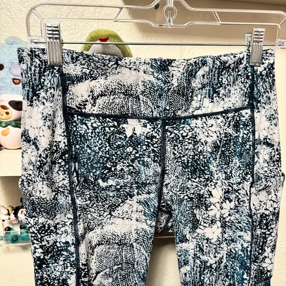 Lululemon Speed Up Tight *Full-On Luxtreme 28"
Wildwood Multi Size 6 - Picture 4 of 11